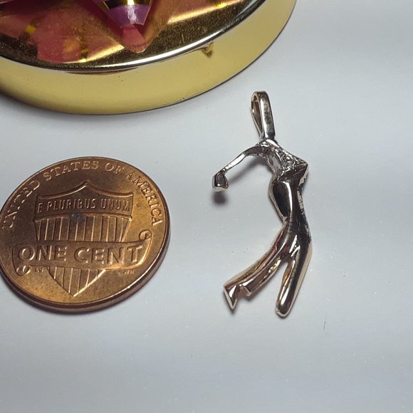 .01ct Diamond 1" 14Kt YG Golfer Pendant #15541 - Picture 4 of 4